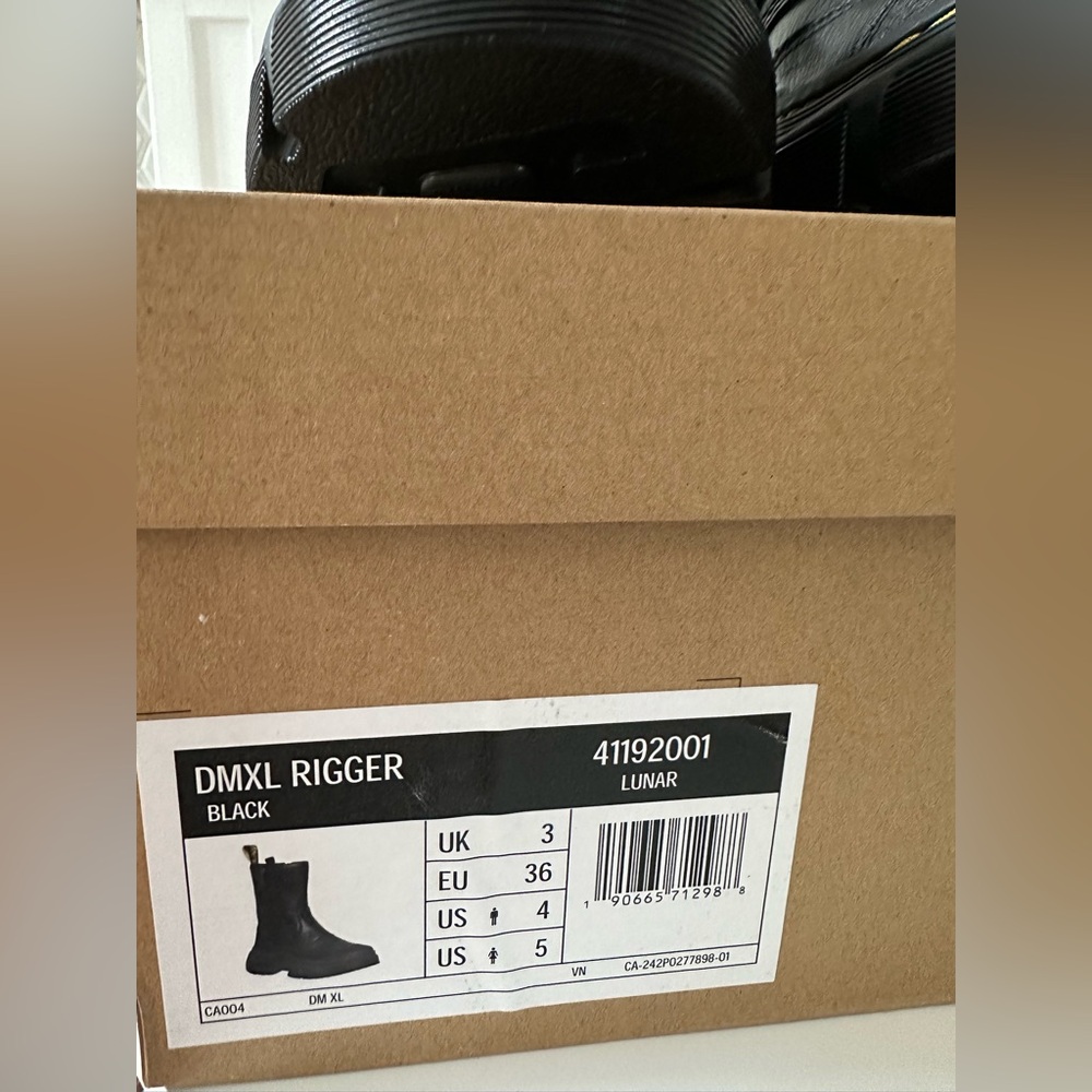 Dr Martens DMXL Rigger Leather Boots - Picture 4 of 4